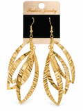 Elegante goldfarbene Ohrringe